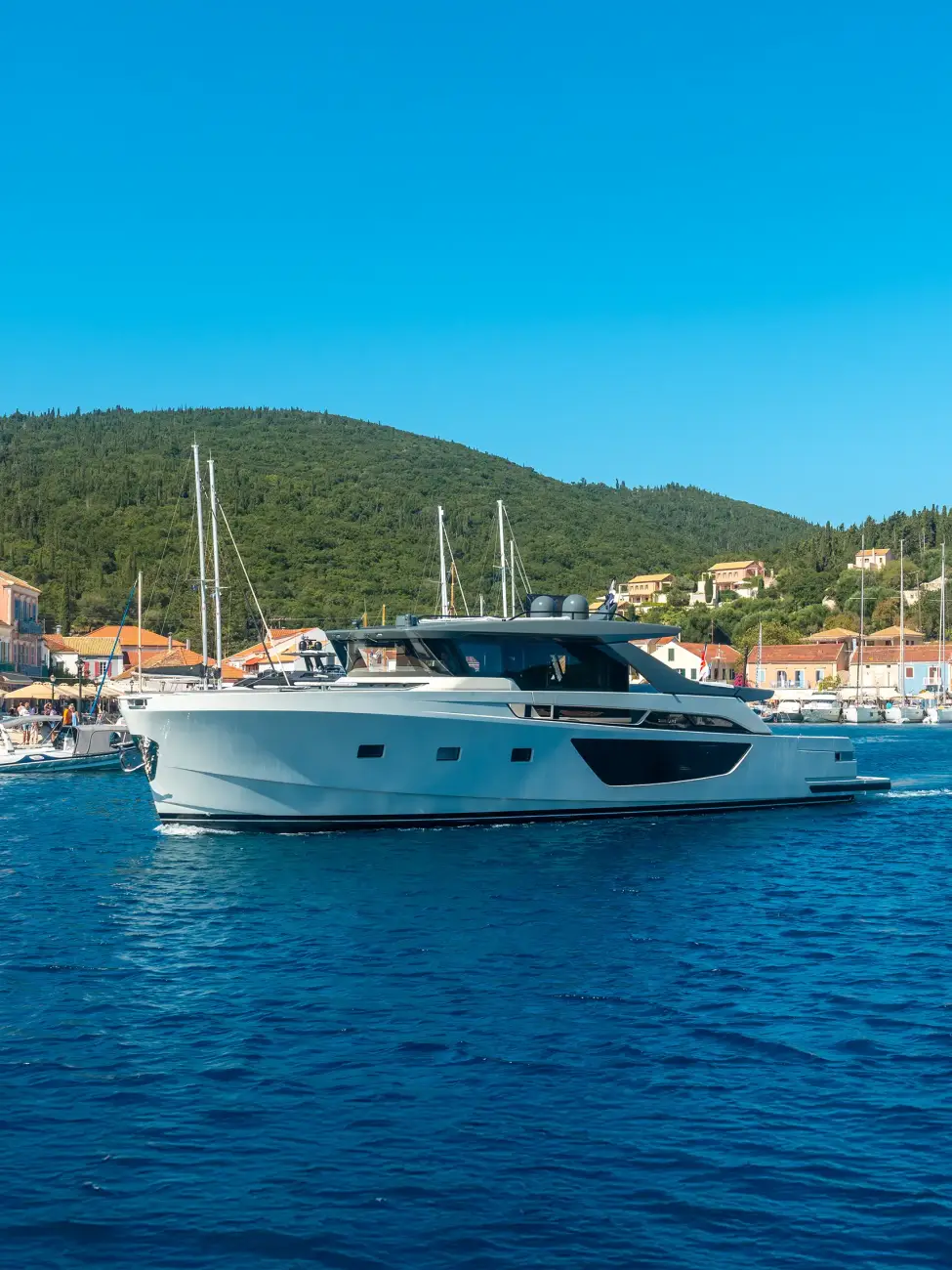 white-cruise-yacht-water-nearr-mountains-montenegro white-cruise-yacht-water-nearr-mountains-montenegro